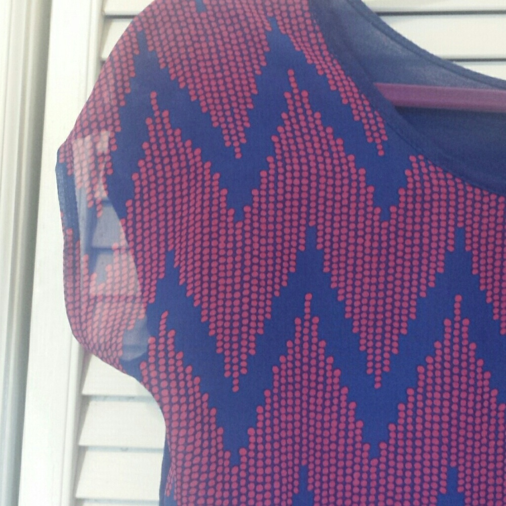 Woman's Top - Picture 2 of 4